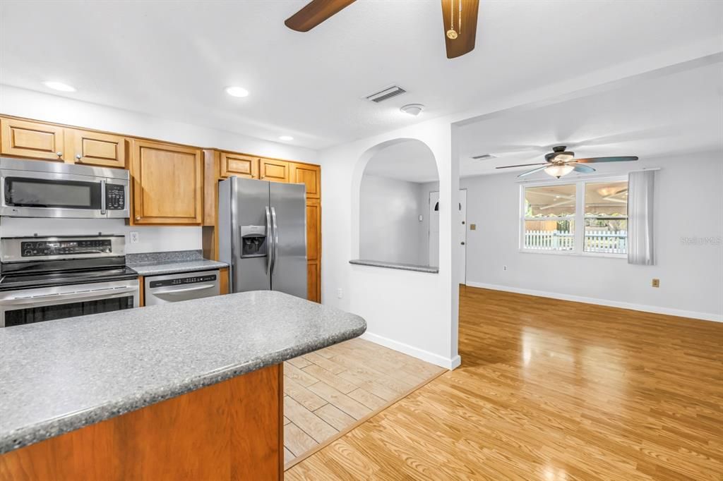 Activo con contrato: $325,000 (3 camas, 1 baños, 985 Pies cuadrados)
