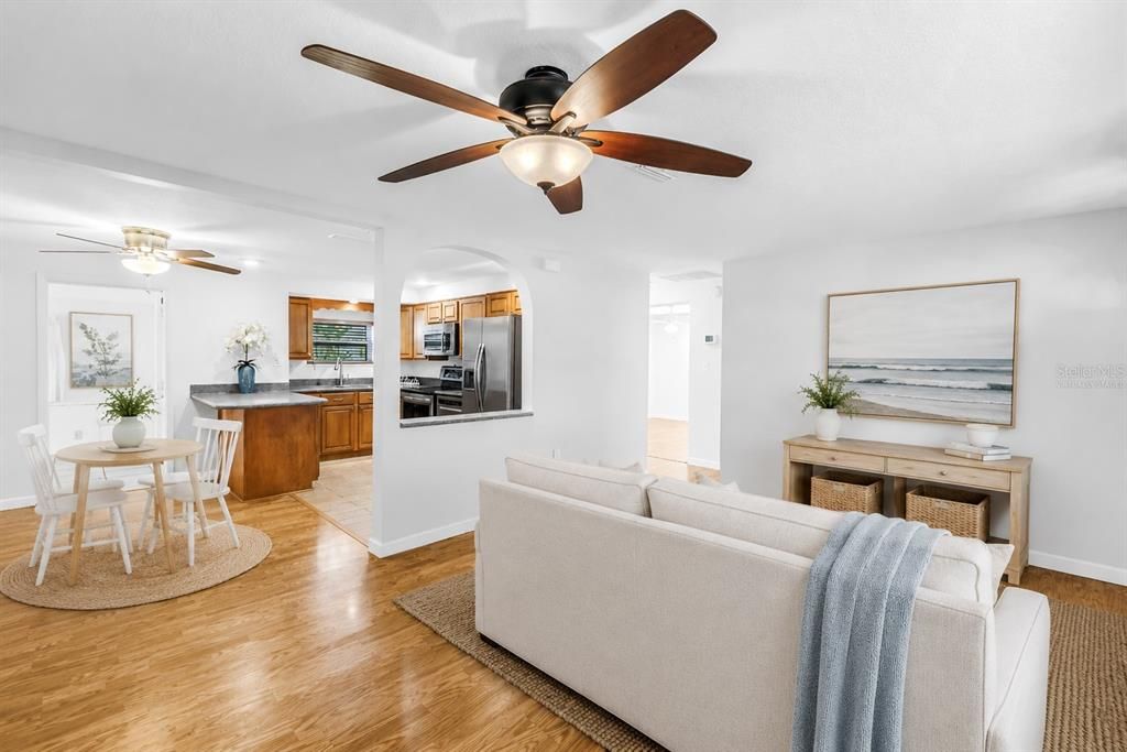 Activo con contrato: $325,000 (3 camas, 1 baños, 985 Pies cuadrados)