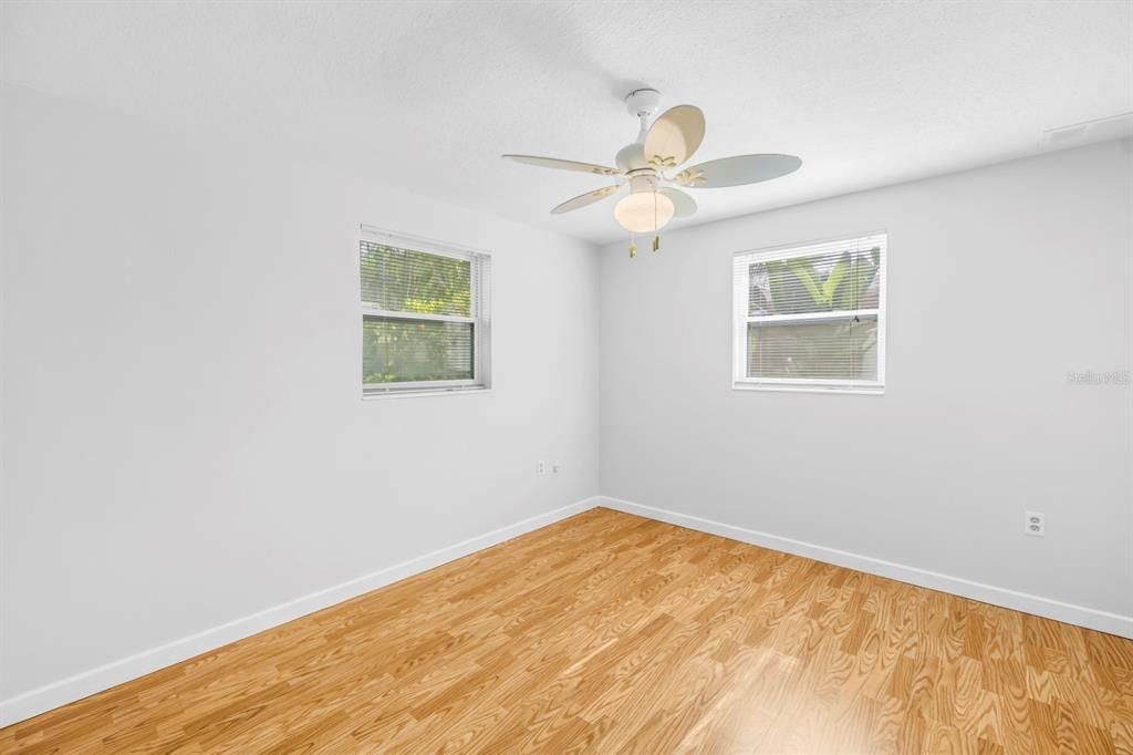 Activo con contrato: $325,000 (3 camas, 1 baños, 985 Pies cuadrados)