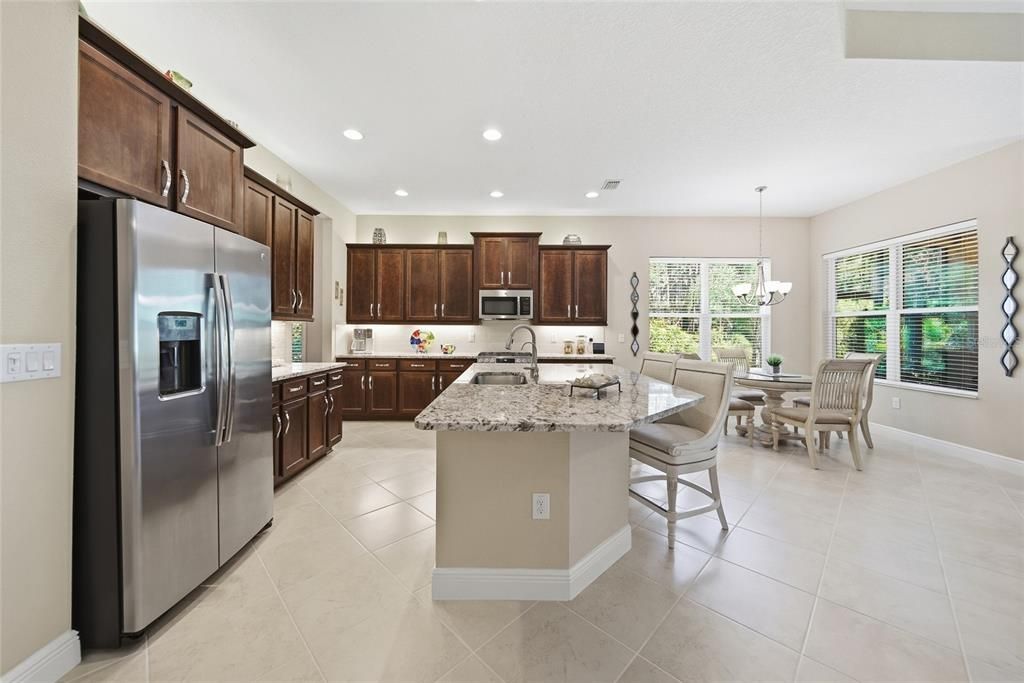 En Venta: $749,000 (3 camas, 2 baños, 2830 Pies cuadrados)