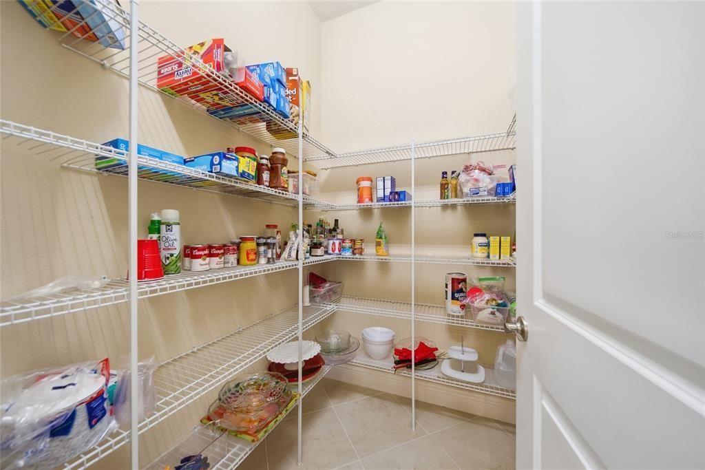 En Venta: $749,000 (3 camas, 2 baños, 2830 Pies cuadrados)