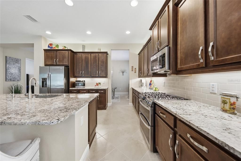 En Venta: $749,000 (3 camas, 2 baños, 2830 Pies cuadrados)