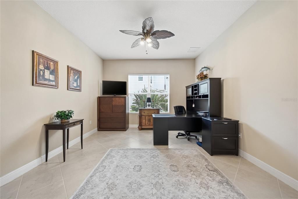 En Venta: $749,000 (3 camas, 2 baños, 2830 Pies cuadrados)