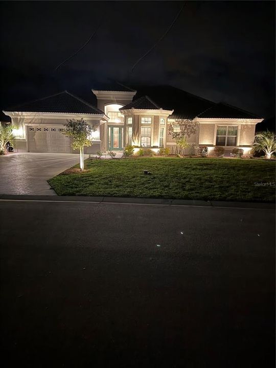 For Sale: $717,500 (2 beds, 2 baths, 2358 Square Feet)
