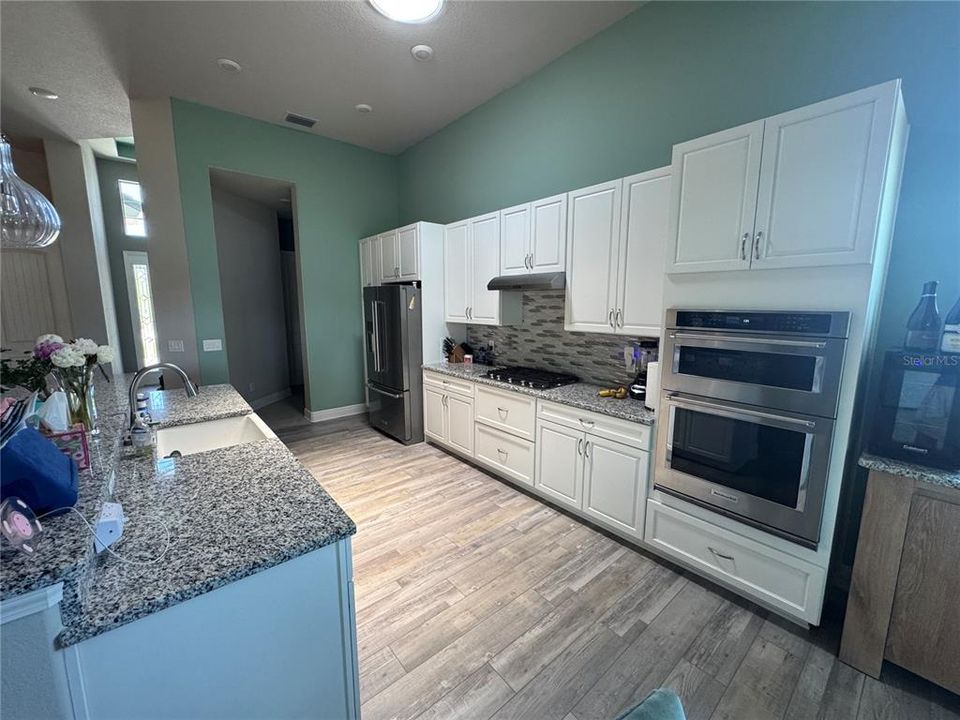 For Sale: $717,500 (2 beds, 2 baths, 2358 Square Feet)