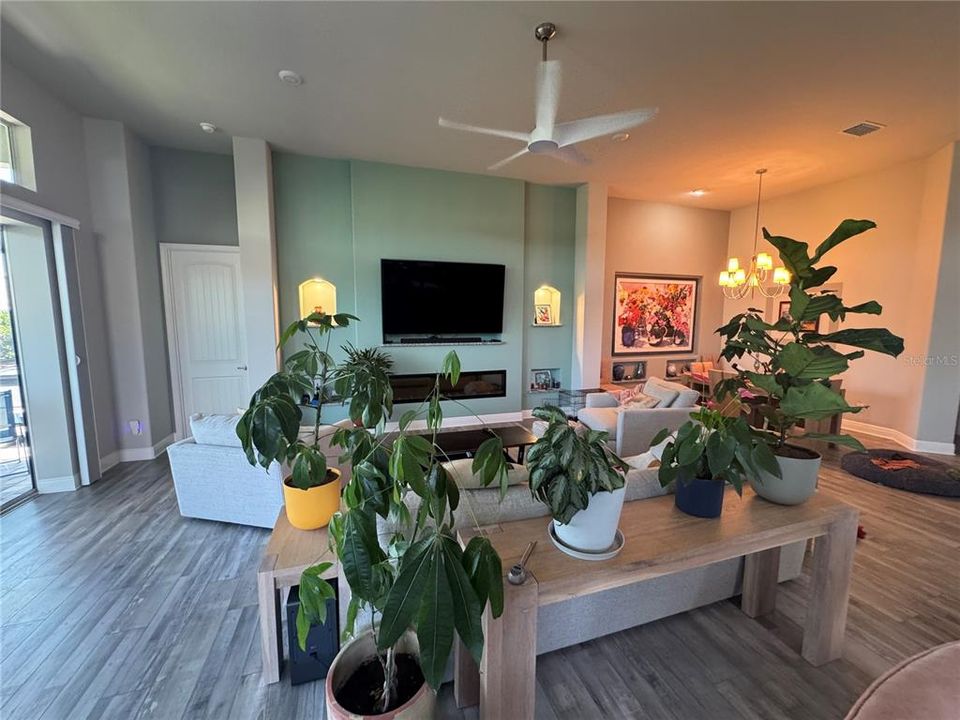 For Sale: $717,500 (2 beds, 2 baths, 2358 Square Feet)