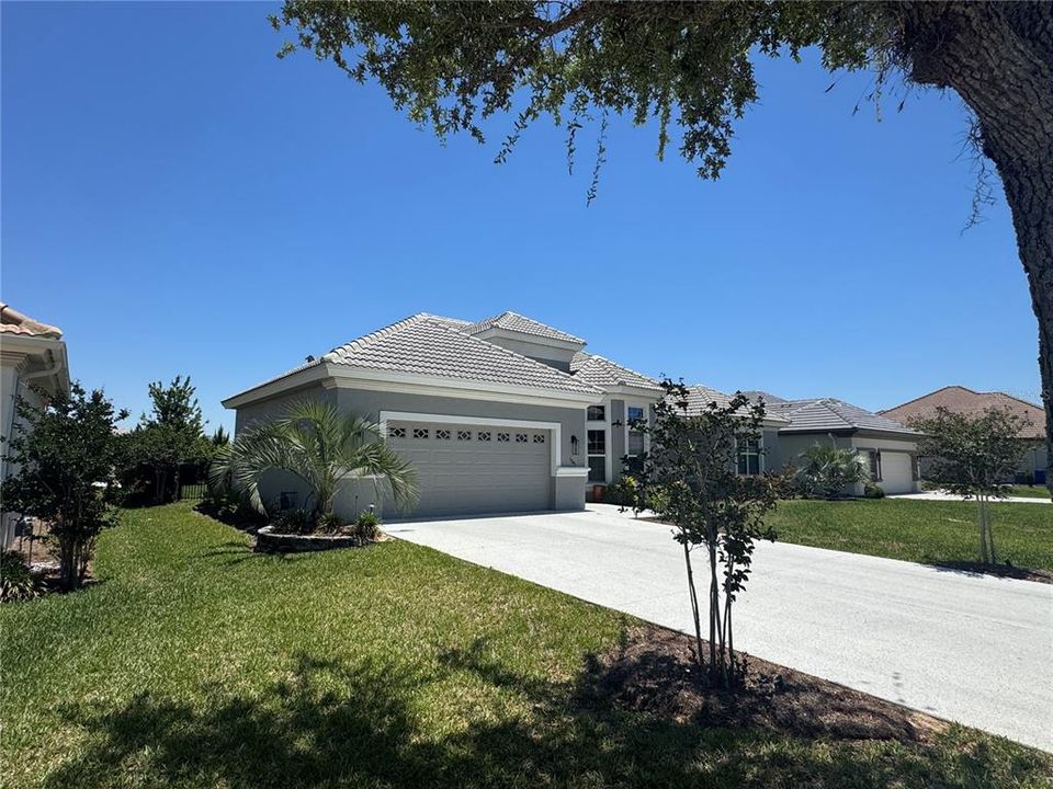 For Sale: $717,500 (2 beds, 2 baths, 2358 Square Feet)