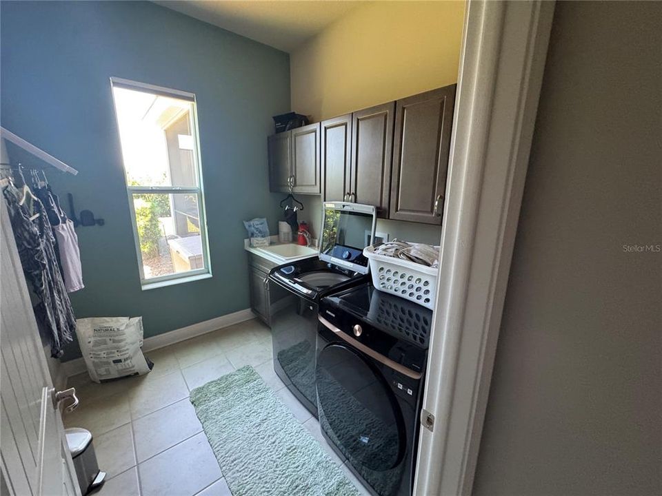 For Sale: $717,500 (2 beds, 2 baths, 2358 Square Feet)