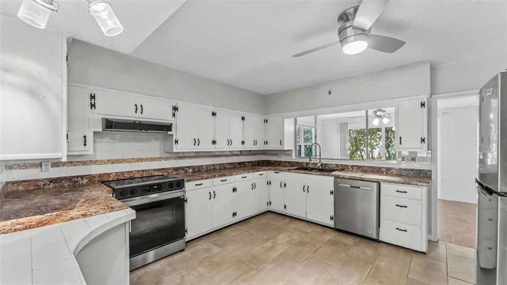 En Venta: $314,999 (3 camas, 3 baños, 1829 Pies cuadrados)