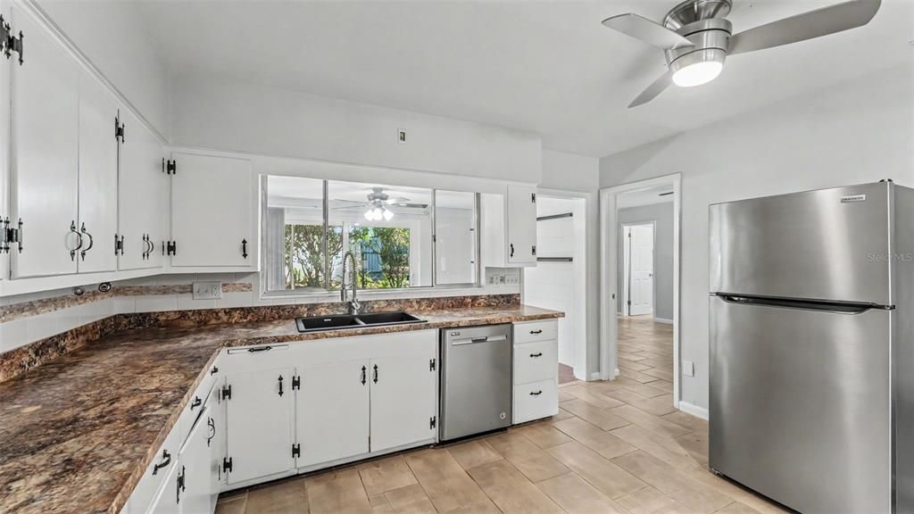 En Venta: $314,999 (3 camas, 3 baños, 1829 Pies cuadrados)
