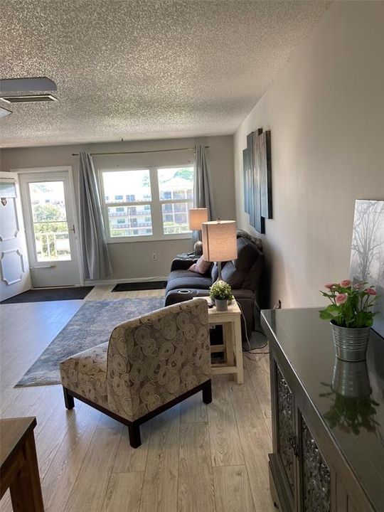 В аренду: $1,875 (2 спален, 2 ванн, 1125 Квадратных фут)