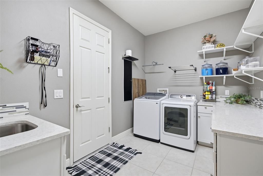 En Venta: $675,000 (4 camas, 3 baños, 2617 Pies cuadrados)