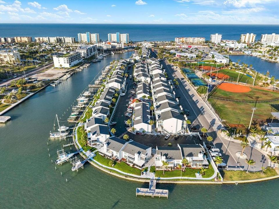 For Sale: $439,000 (2 beds, 2 baths, 1090 Square Feet)