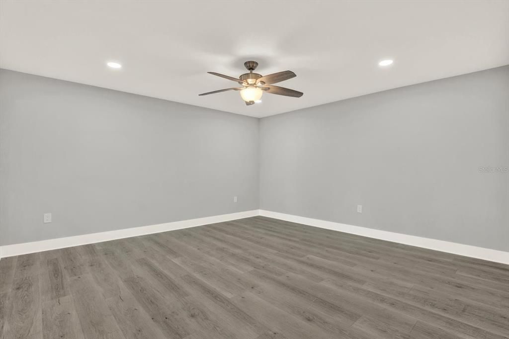 For Sale: $439,000 (2 beds, 2 baths, 1090 Square Feet)
