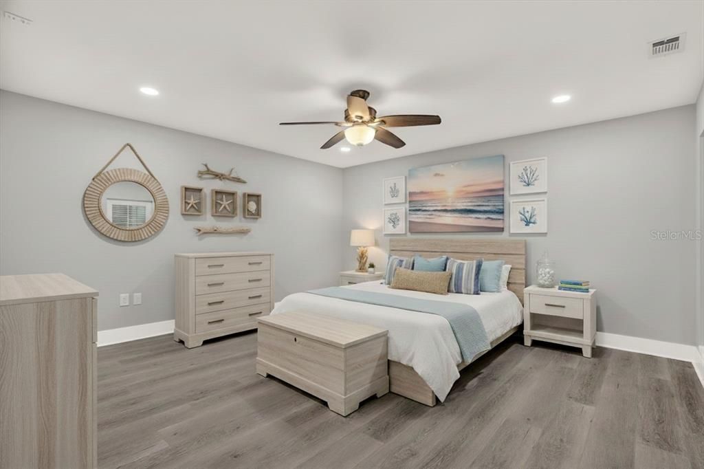 For Sale: $439,000 (2 beds, 2 baths, 1090 Square Feet)