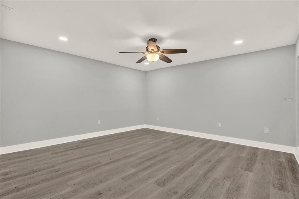 For Sale: $439,000 (2 beds, 2 baths, 1090 Square Feet)