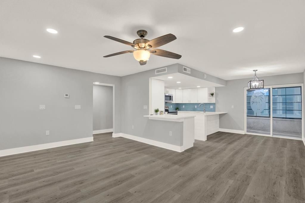 For Sale: $439,000 (2 beds, 2 baths, 1090 Square Feet)