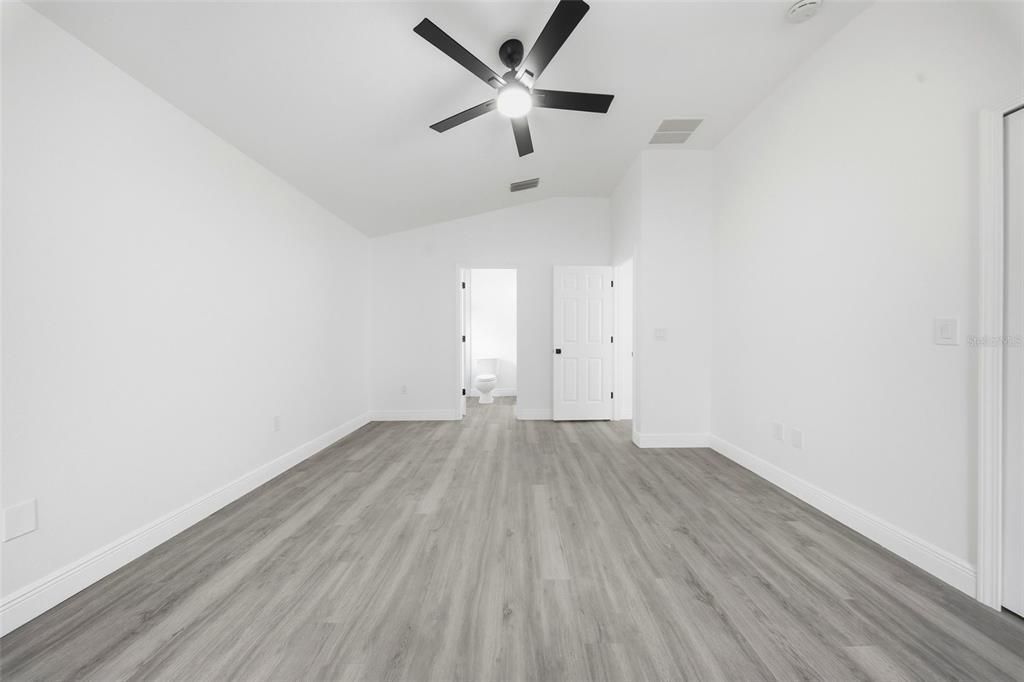 Active With Contract: $315,000 (3 beds, 2 baths, 1463 Square Feet)