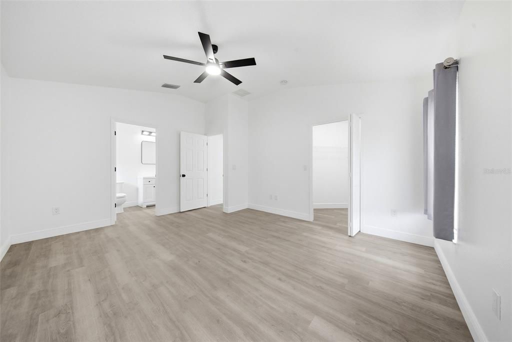 Active With Contract: $315,000 (3 beds, 2 baths, 1463 Square Feet)