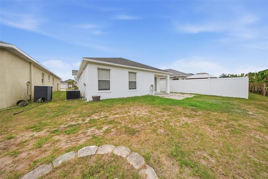 Active With Contract: $315,000 (3 beds, 2 baths, 1463 Square Feet)