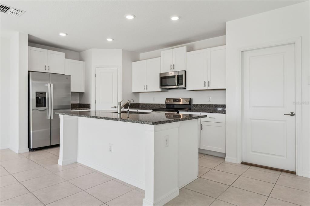 En Venta: $349,900 (4 camas, 2 baños, 1870 Pies cuadrados)