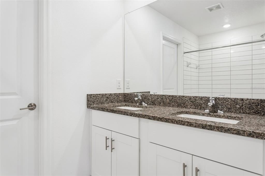 En Venta: $349,900 (4 camas, 2 baños, 1870 Pies cuadrados)