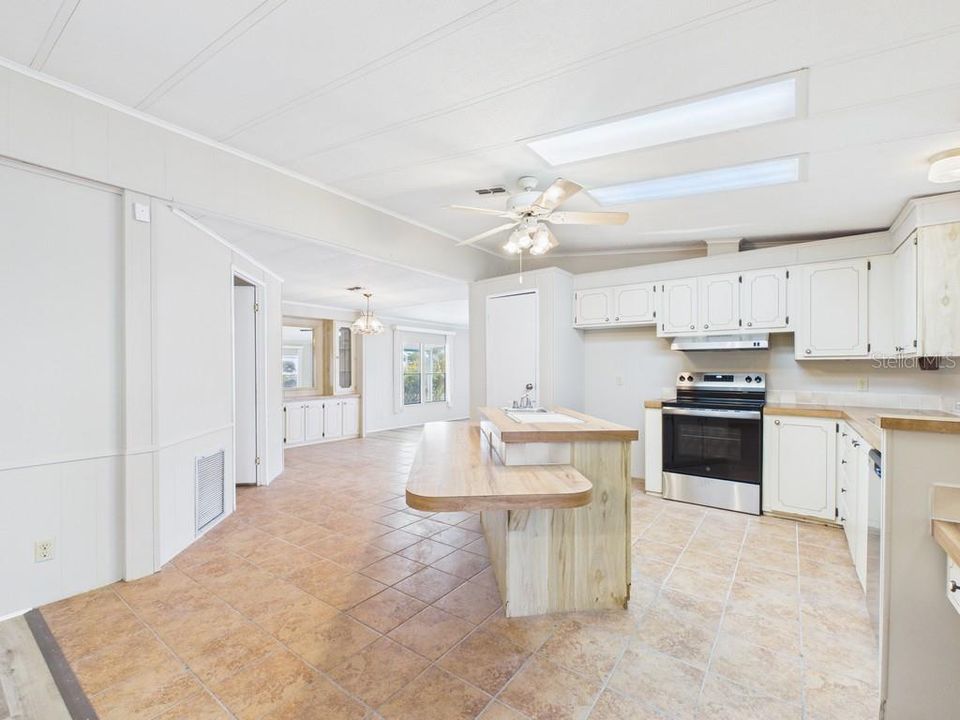 For Sale: $164,900 (2 beds, 2 baths, 1456 Square Feet)