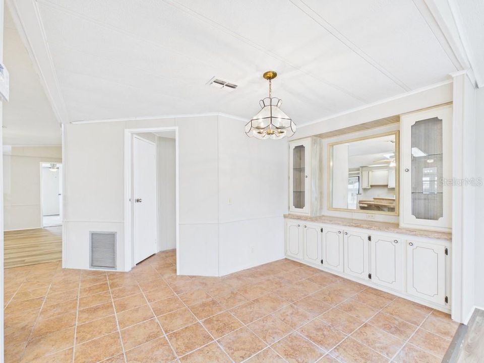 For Sale: $164,900 (2 beds, 2 baths, 1456 Square Feet)