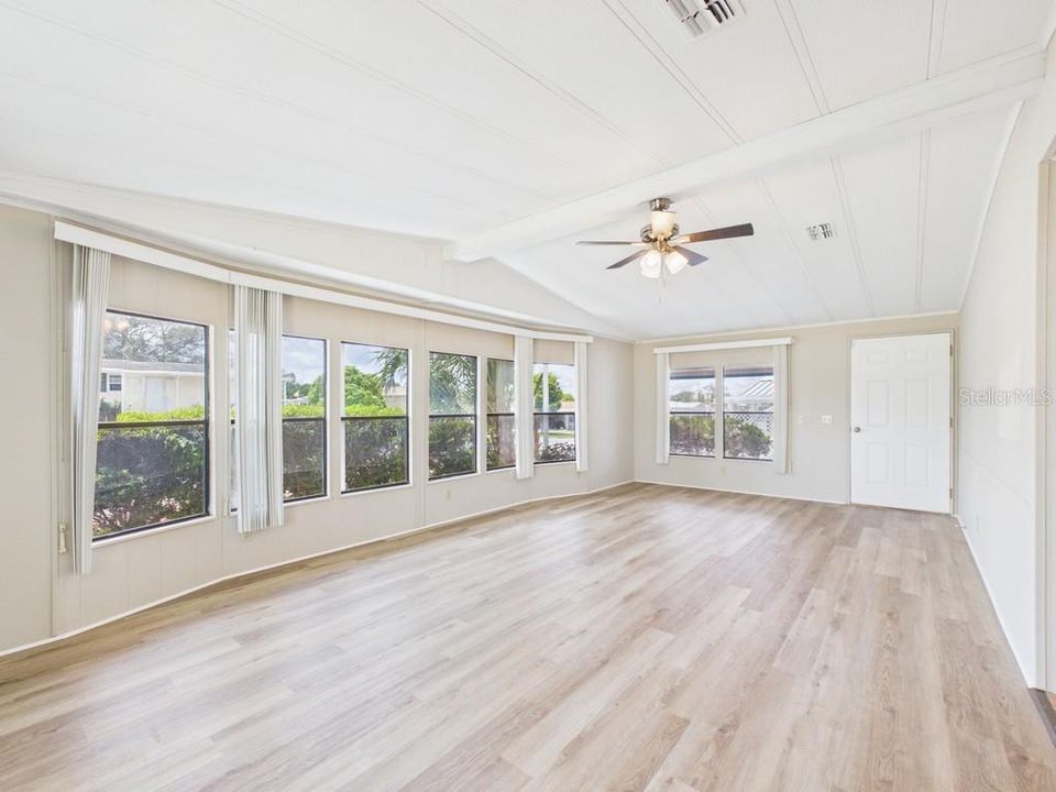 For Sale: $164,900 (2 beds, 2 baths, 1456 Square Feet)