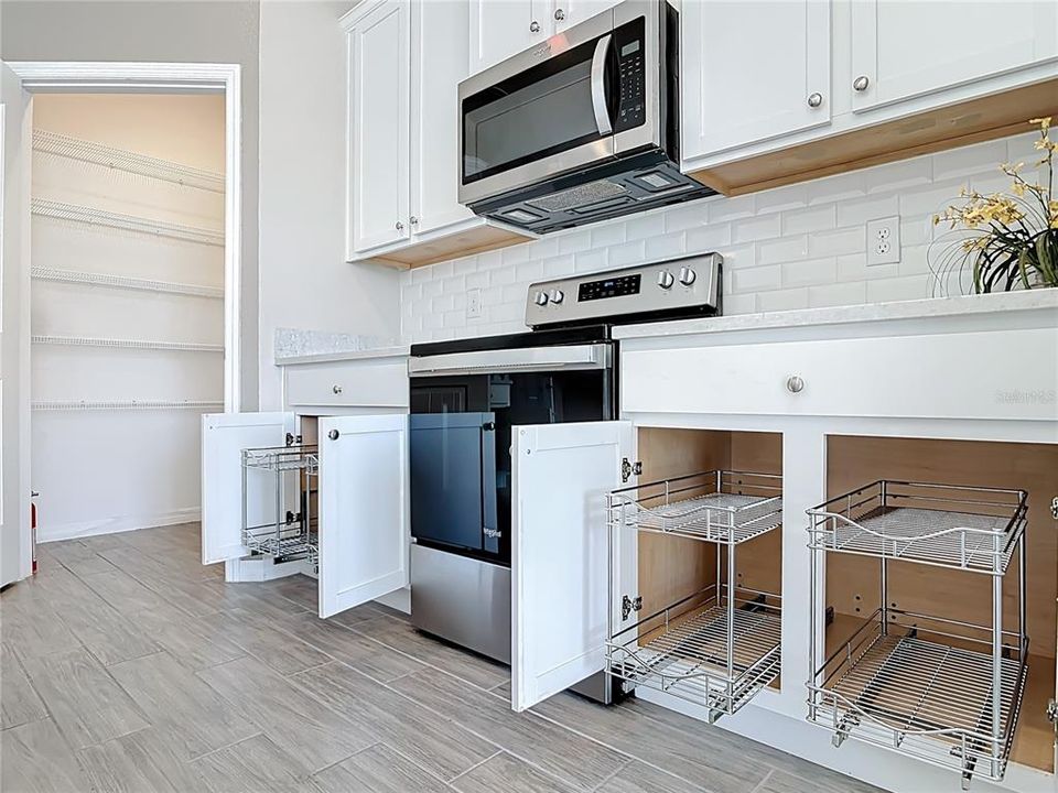 For Rent: $2,500 (3 beds, 2 baths, 1710 Square Feet)