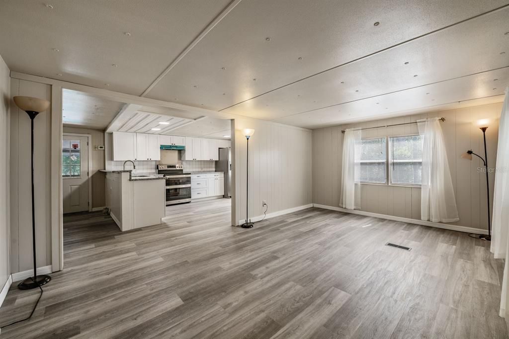 For Sale: $249,000 (3 beds, 2 baths, 1058 Square Feet)