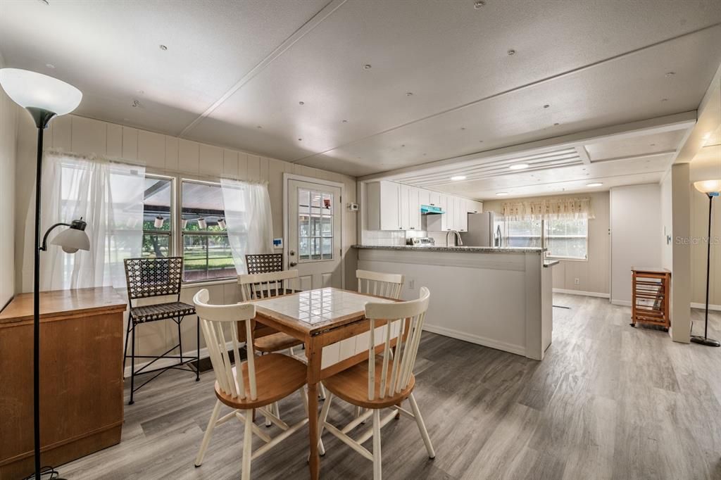 For Sale: $249,000 (3 beds, 2 baths, 1058 Square Feet)