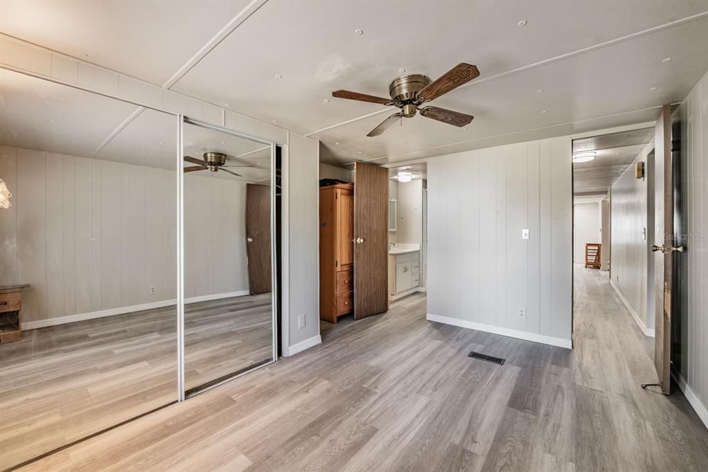For Sale: $249,000 (3 beds, 2 baths, 1058 Square Feet)