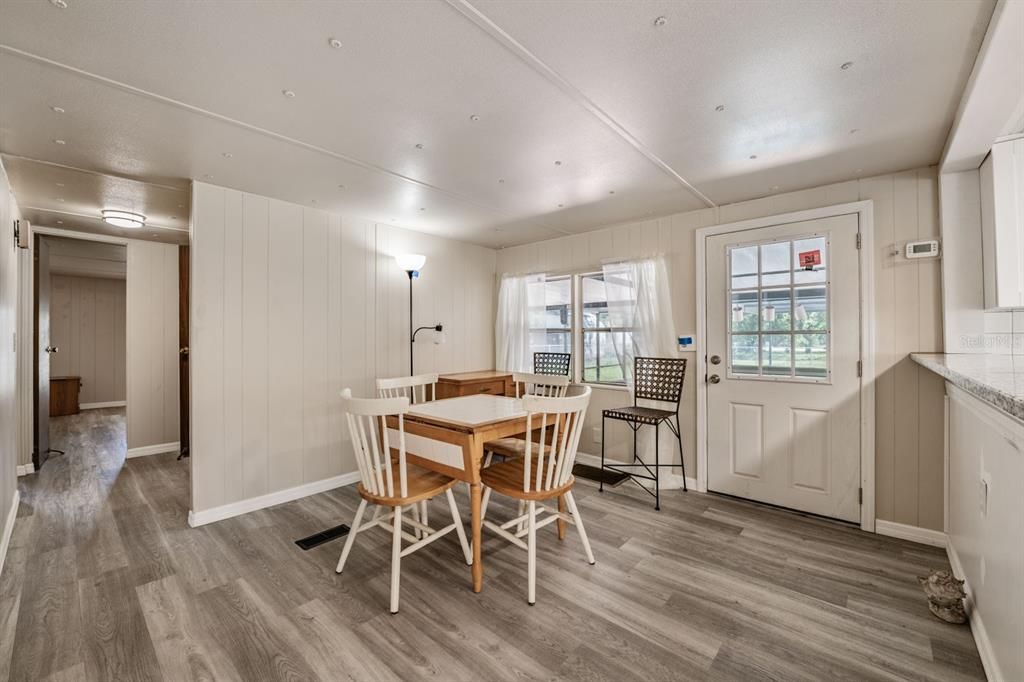 For Sale: $249,000 (3 beds, 2 baths, 1058 Square Feet)
