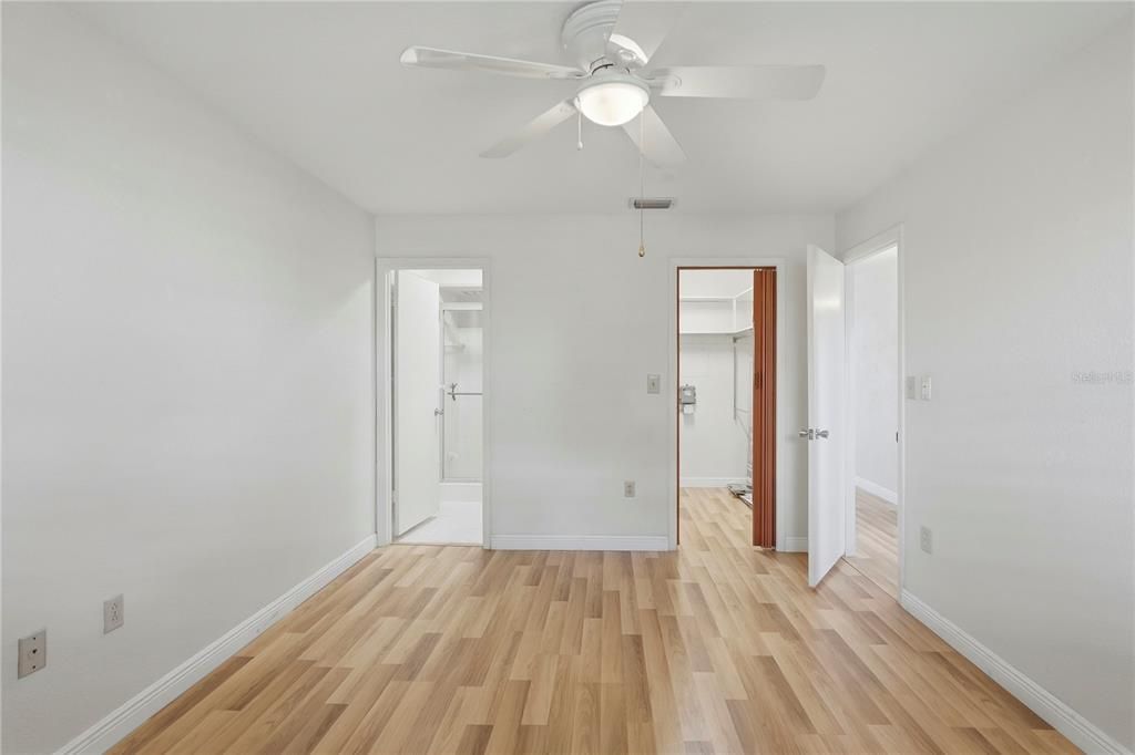 For Sale: $100,000 (2 beds, 2 baths, 912 Square Feet)