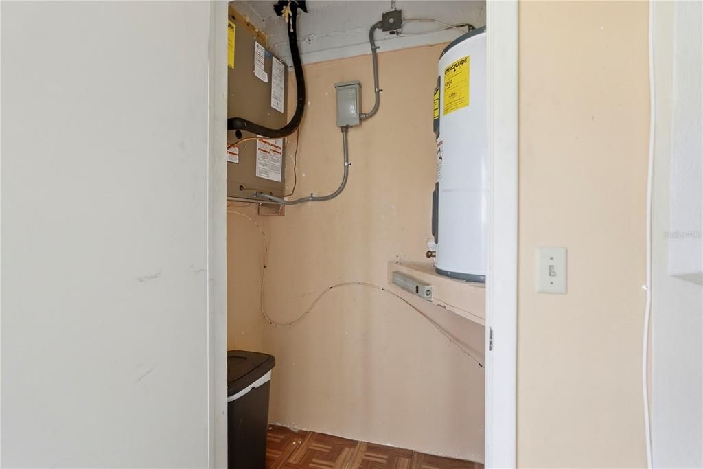 For Sale: $100,000 (2 beds, 2 baths, 912 Square Feet)