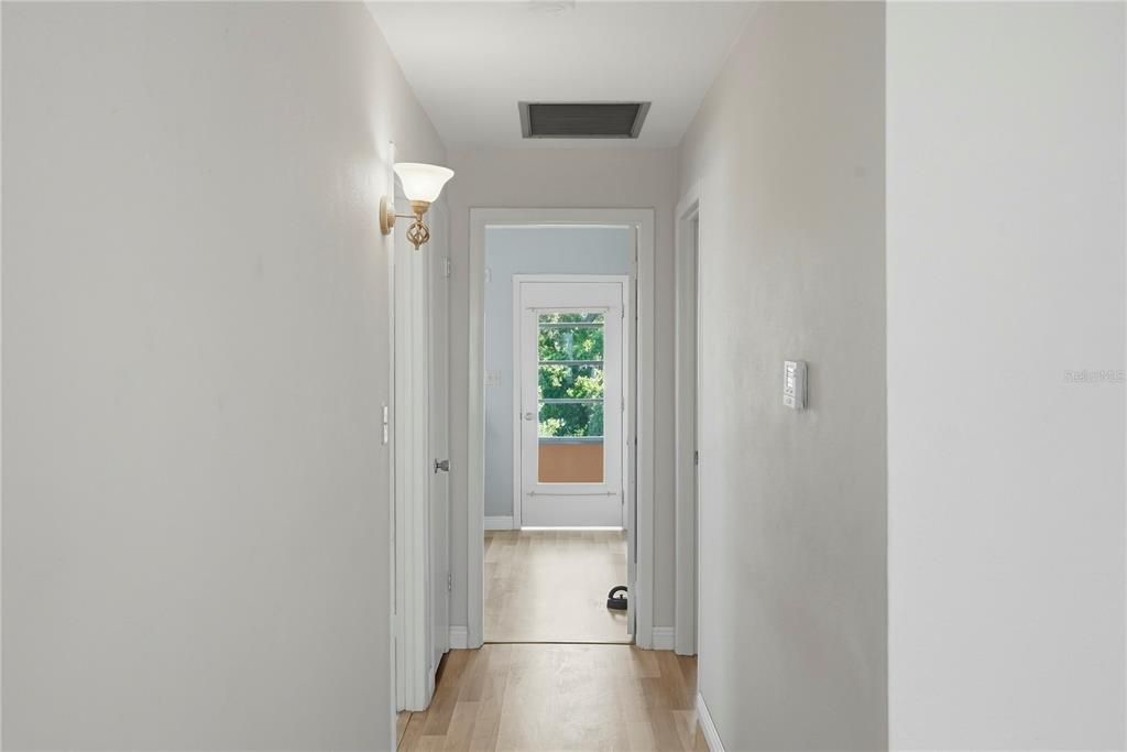 For Sale: $100,000 (2 beds, 2 baths, 912 Square Feet)