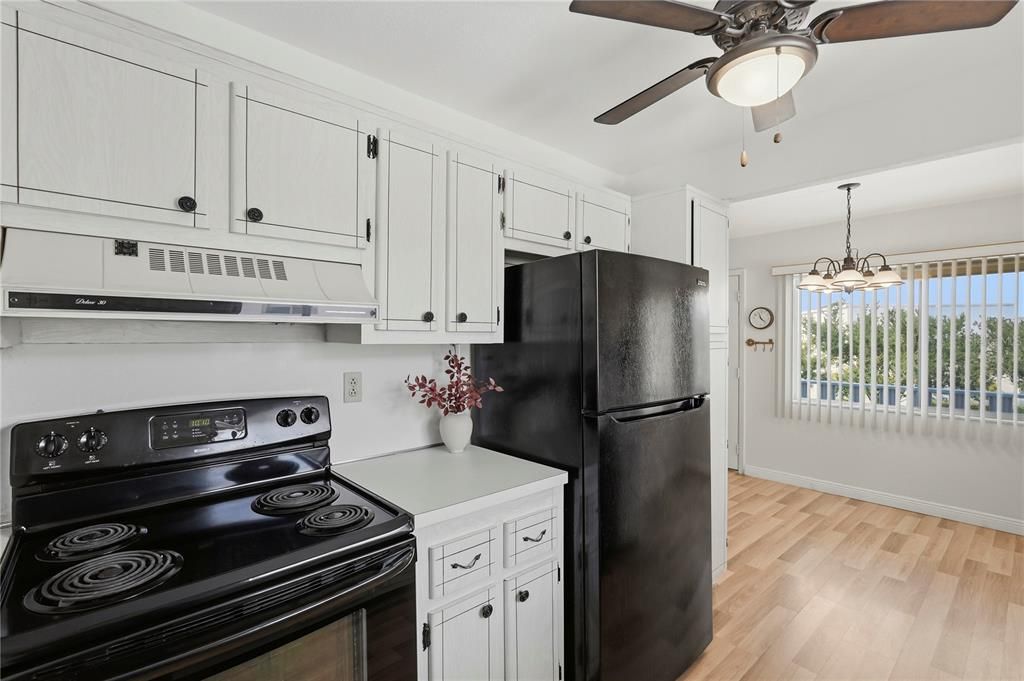 For Sale: $100,000 (2 beds, 2 baths, 912 Square Feet)