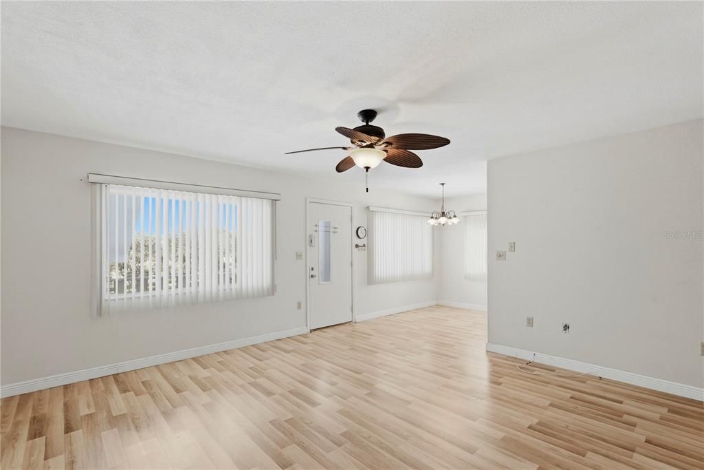For Sale: $100,000 (2 beds, 2 baths, 912 Square Feet)
