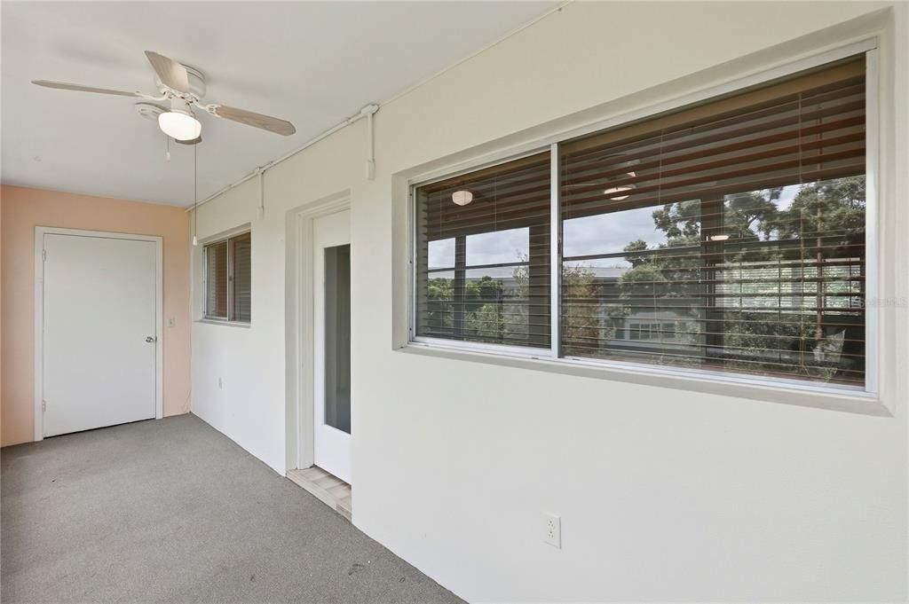 For Sale: $100,000 (2 beds, 2 baths, 912 Square Feet)