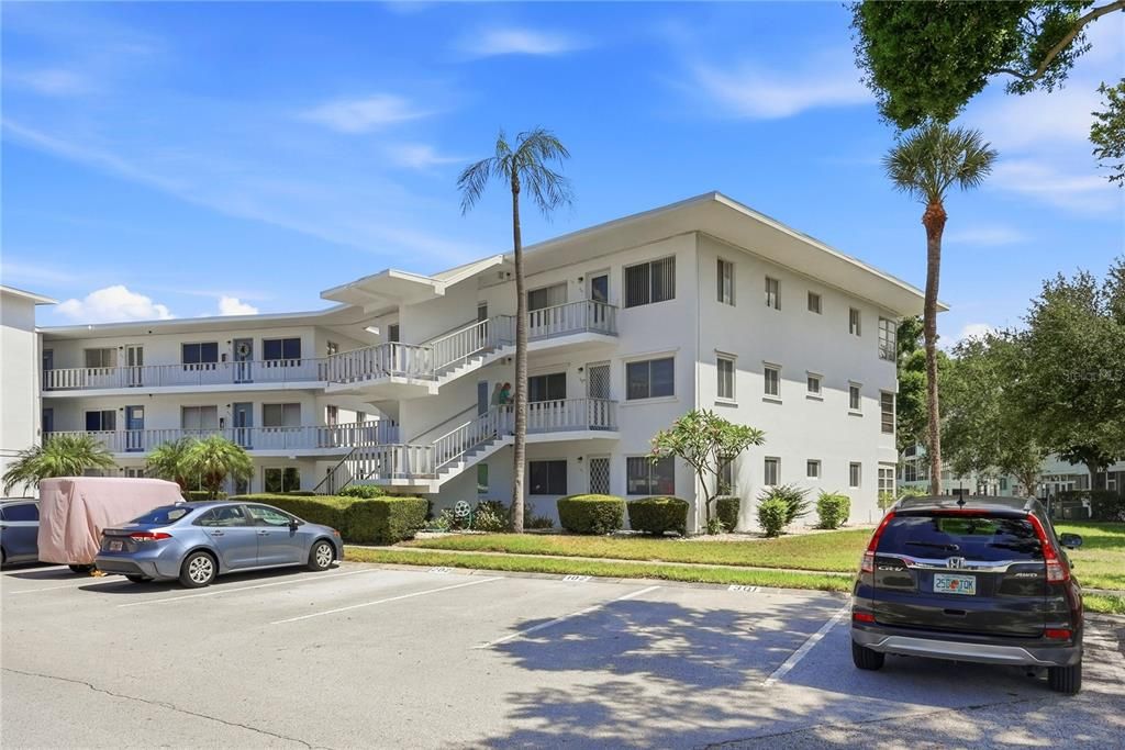 For Sale: $100,000 (2 beds, 2 baths, 912 Square Feet)