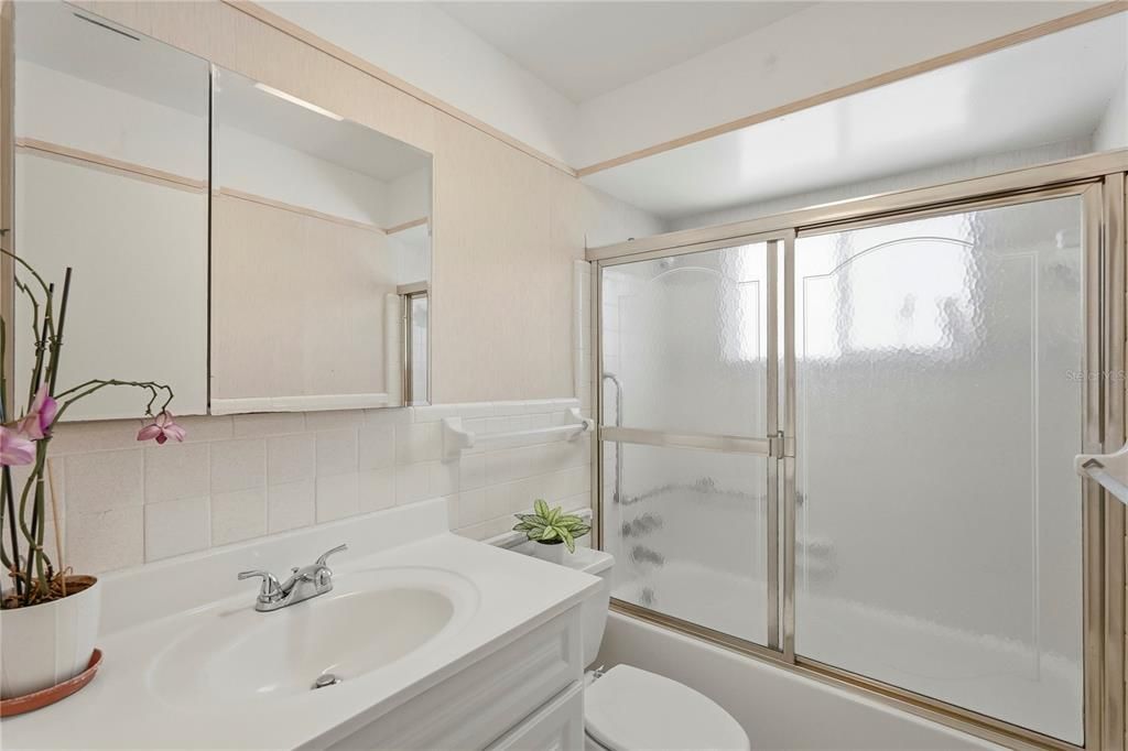 For Sale: $100,000 (2 beds, 2 baths, 912 Square Feet)