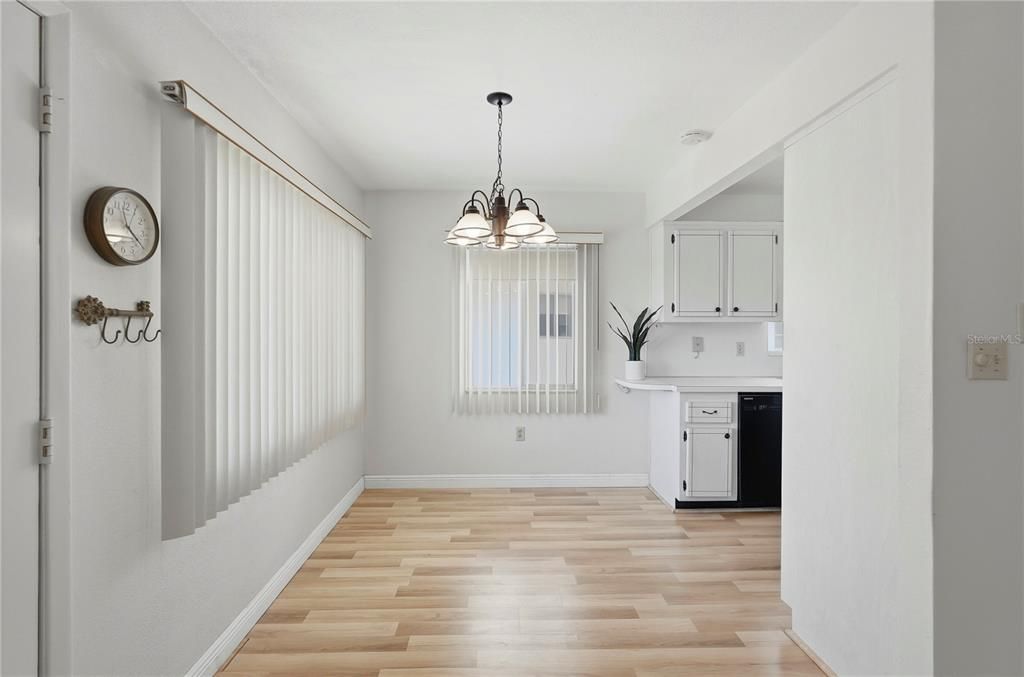 For Sale: $100,000 (2 beds, 2 baths, 912 Square Feet)