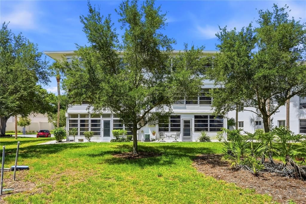 For Sale: $100,000 (2 beds, 2 baths, 912 Square Feet)