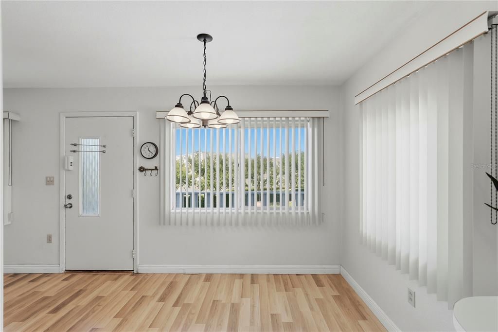 For Sale: $100,000 (2 beds, 2 baths, 912 Square Feet)