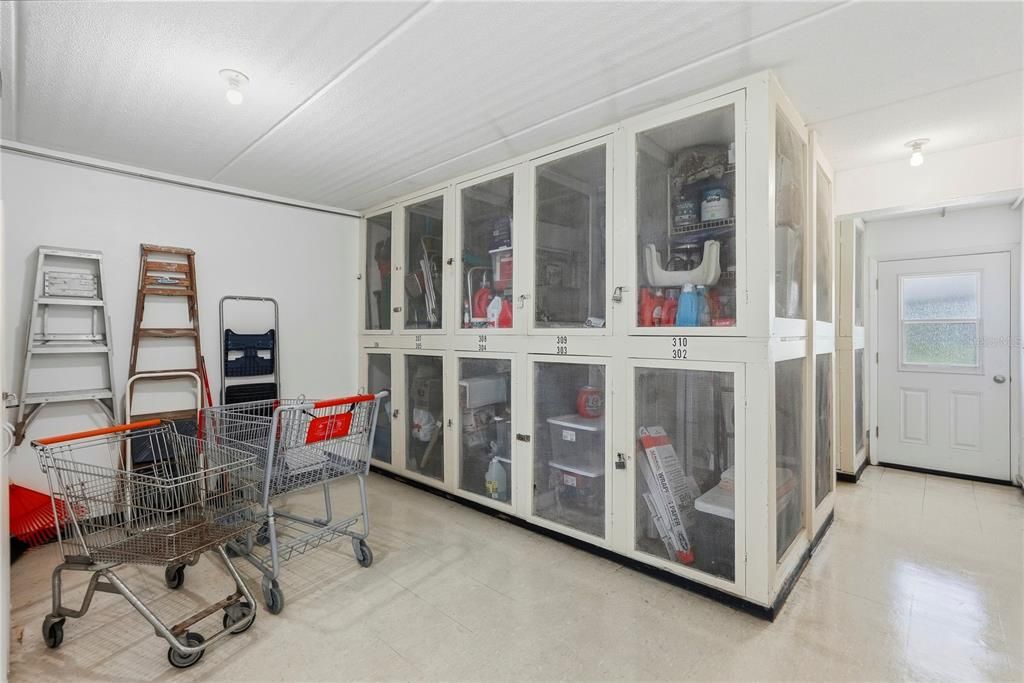 For Sale: $100,000 (2 beds, 2 baths, 912 Square Feet)