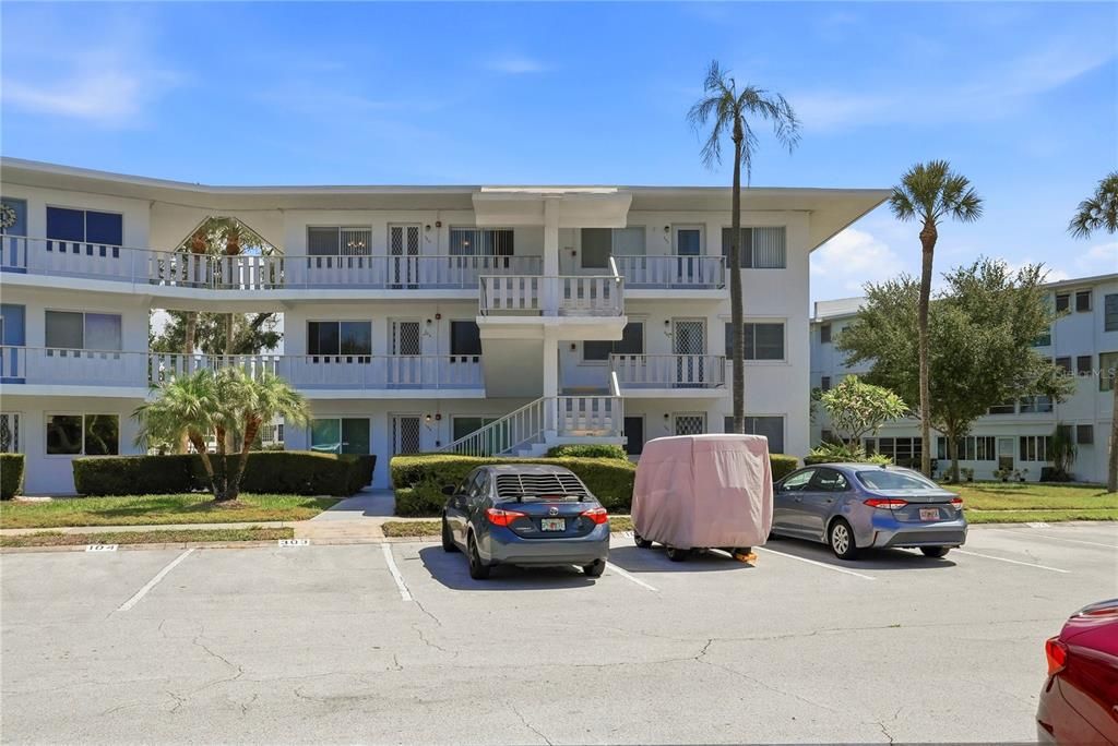 For Sale: $100,000 (2 beds, 2 baths, 912 Square Feet)