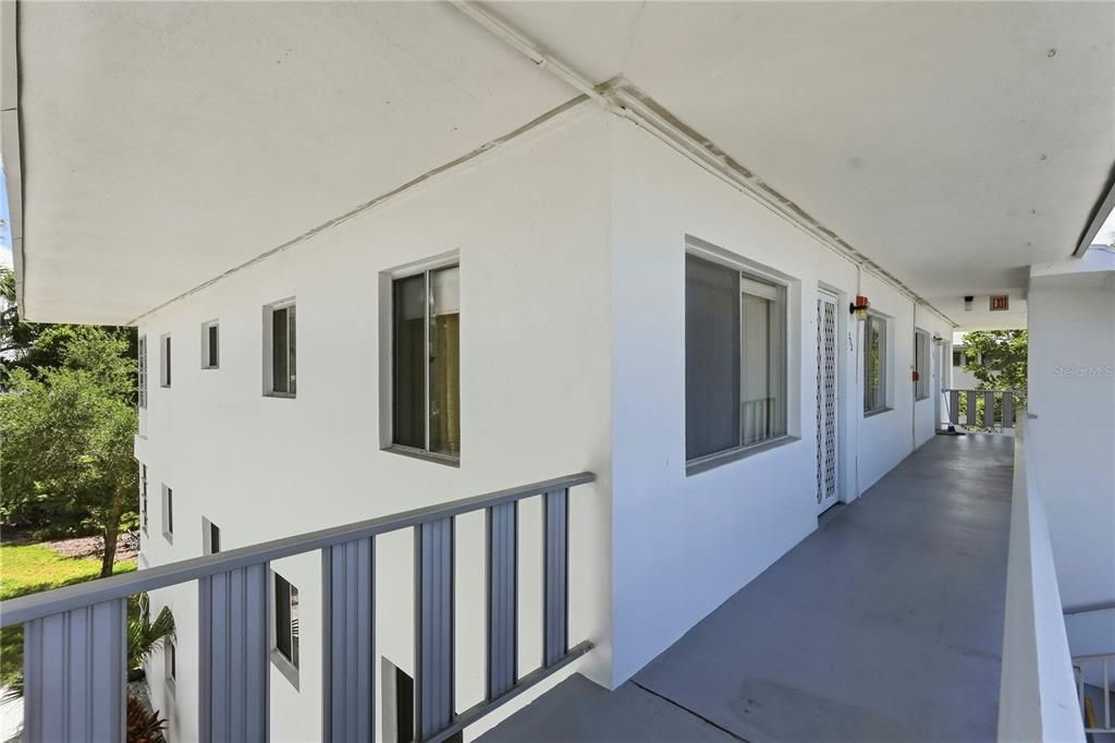 For Sale: $100,000 (2 beds, 2 baths, 912 Square Feet)