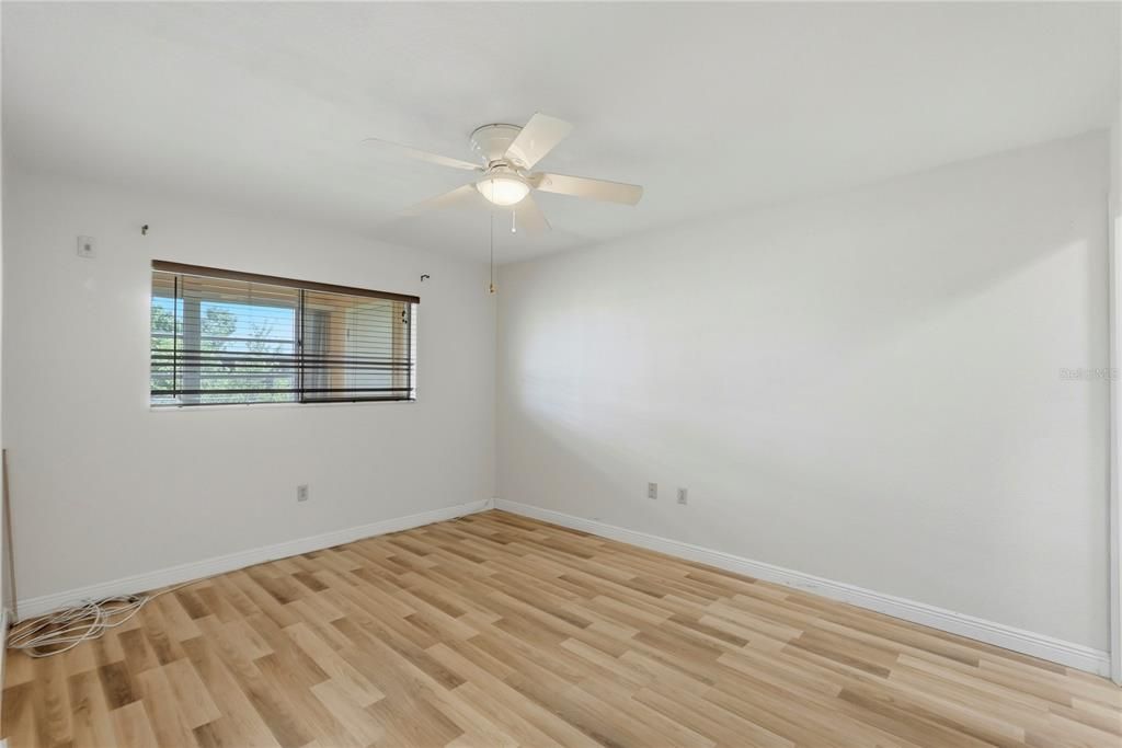 For Sale: $100,000 (2 beds, 2 baths, 912 Square Feet)