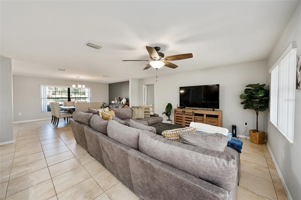 待售: $650,000 (3 贝兹, 2 浴室, 2322 平方英尺)